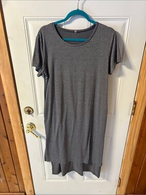 Unbranded Grey Short-Sleeve Tunic Dress Size Medium Longer in the Back